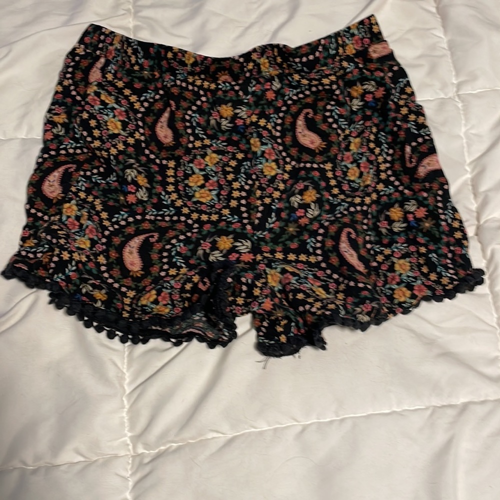 Target flowey shorts - Picture 2 of 5